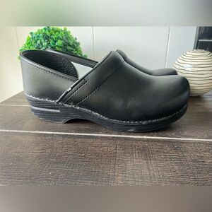 Dansko Wide Pro Patent Leather Black Clogs Size 40 Size 9.5-10